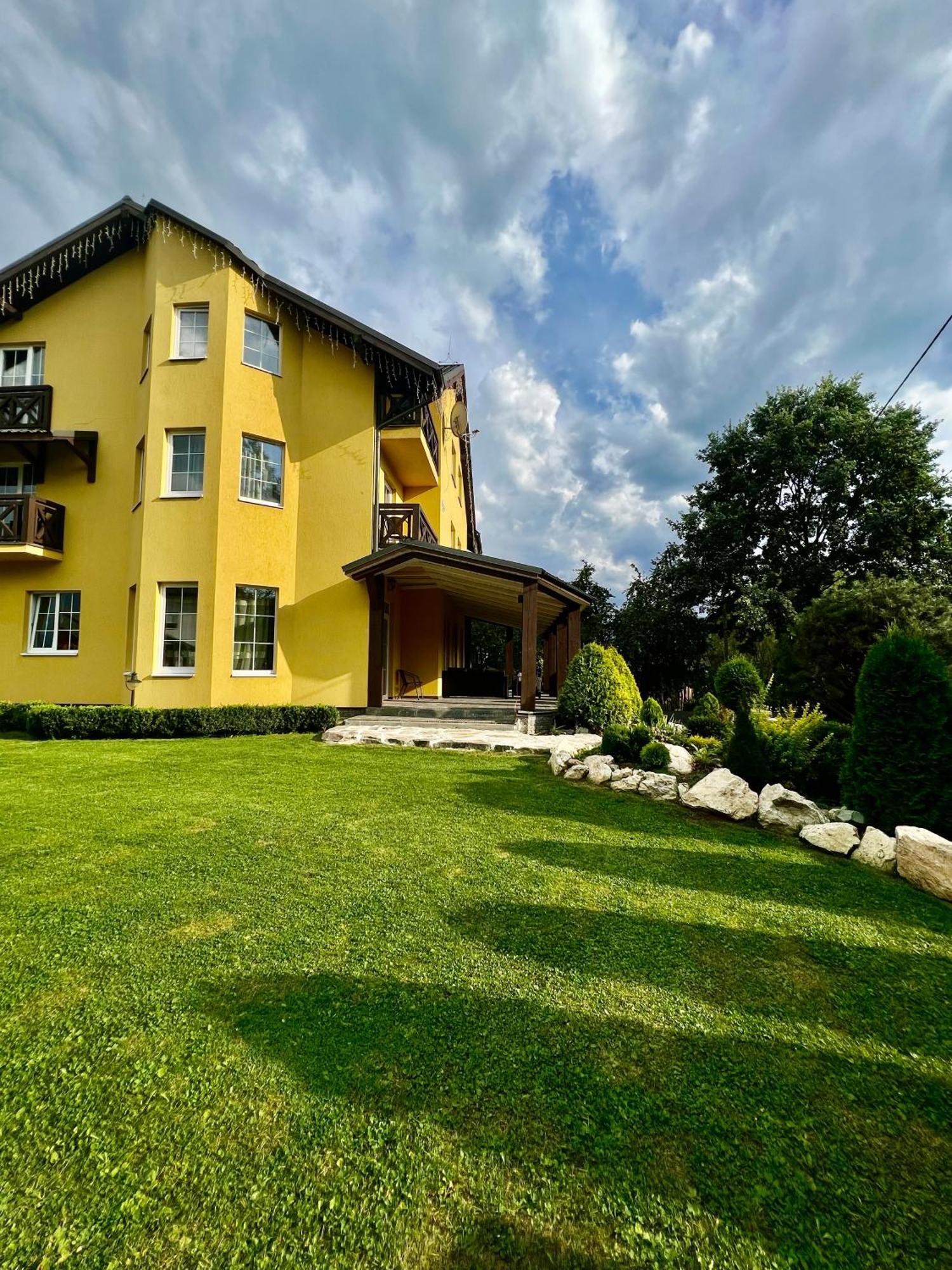 Arnica Yasinia Exterior foto