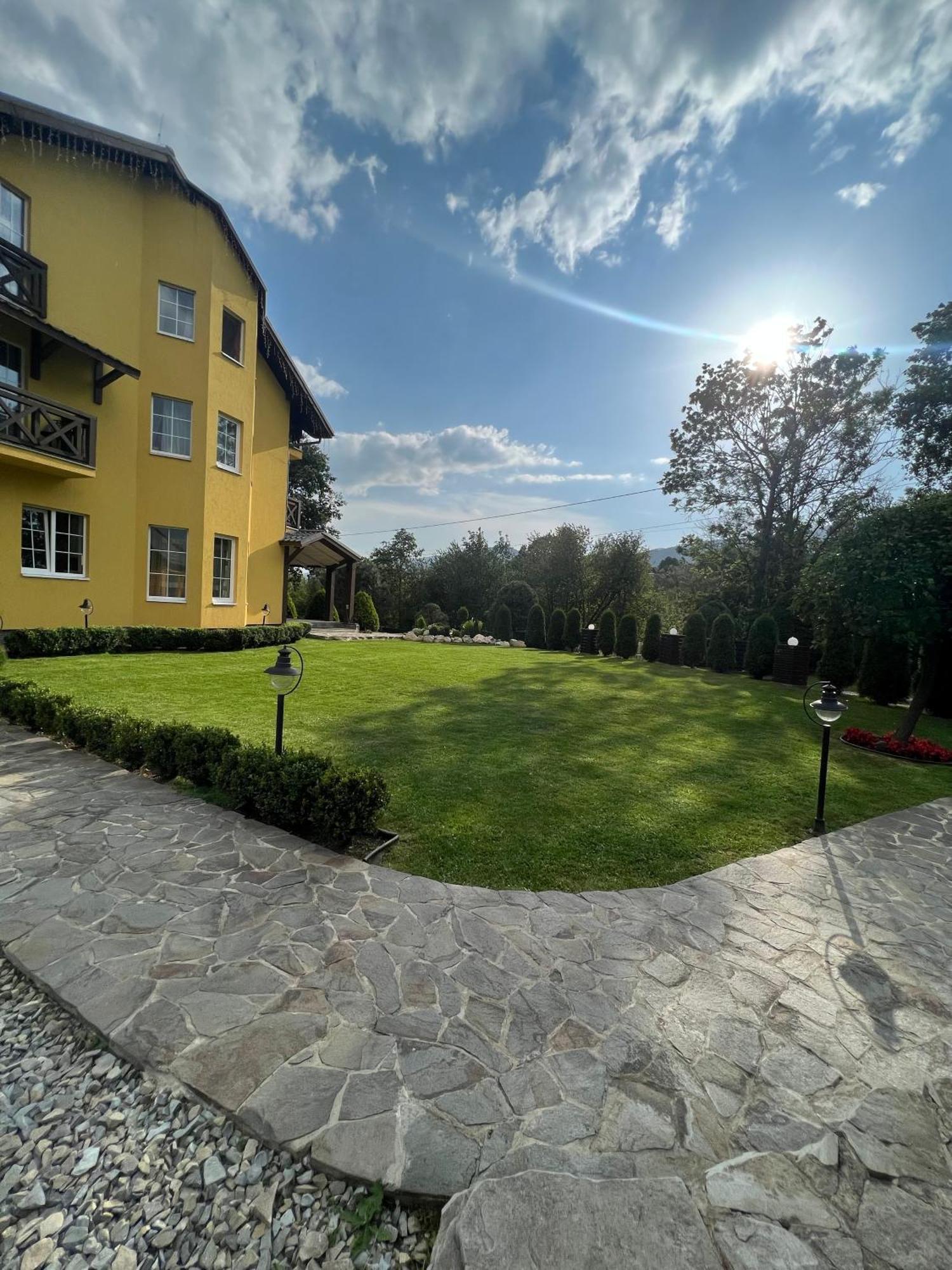 Arnica Yasinia Exterior foto